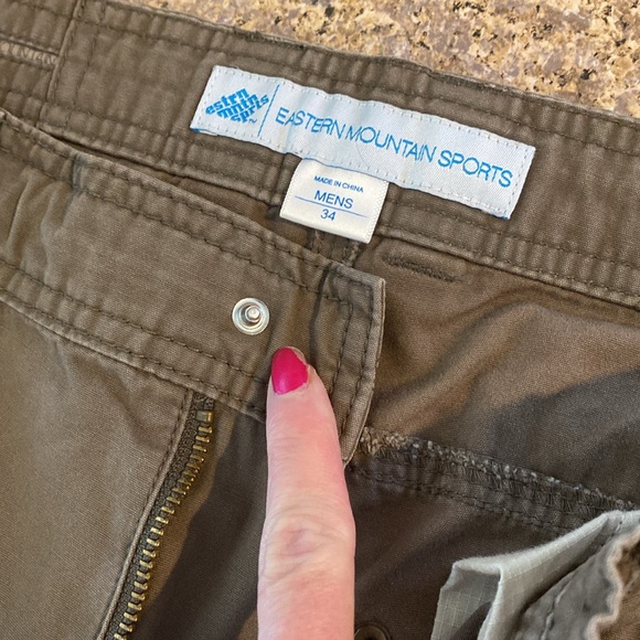 Eastern Mountain Sports Pants BROKEN BUTTON Size 34 But May Run Smaller - Picture 3 of 17